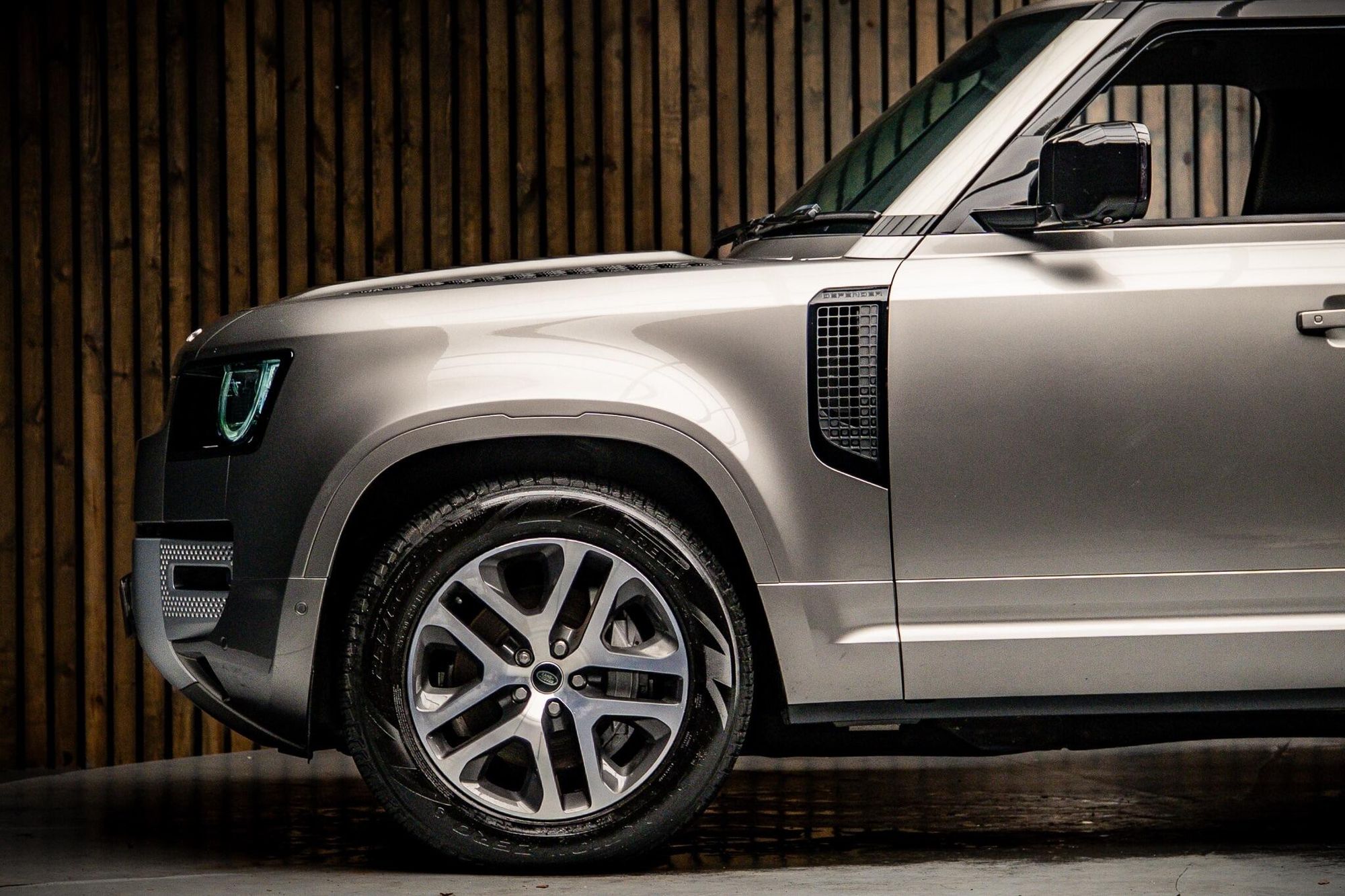 LAND ROVER DEFENDER ESTATE SPECIAL EDITIONS 2.0 P400e XS Edition 110 5dr Auto for sale UK - Slide 9