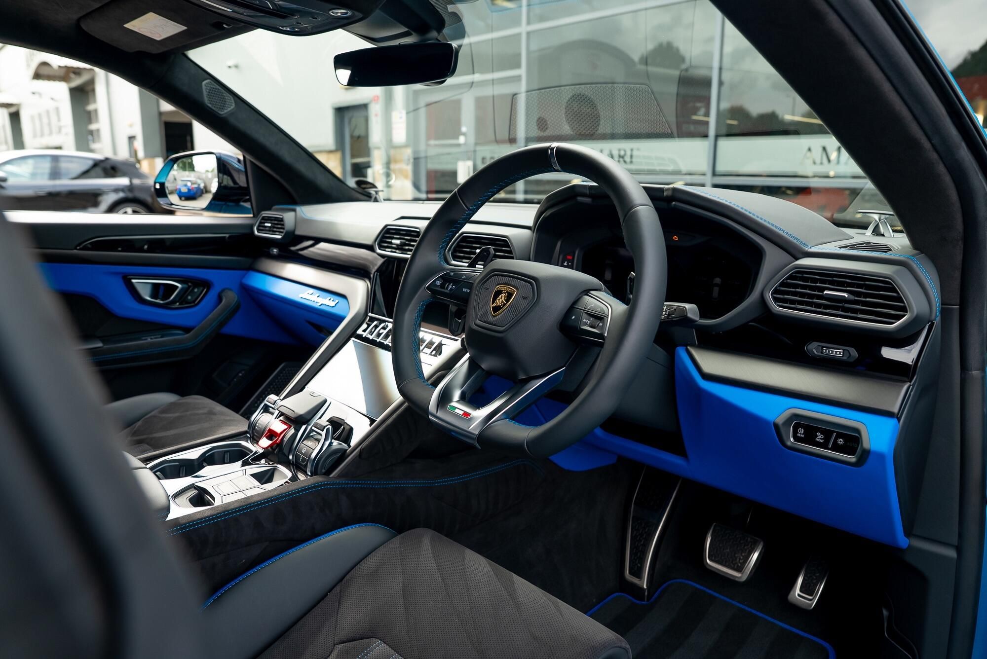LAMBORGHINI URUS ESTATE 4.0T FSI V8 S 5dr Auto for sale UK - Slide 9