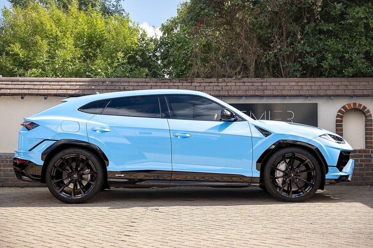 LAMBORGHINI URUS ESTATE 4.0T FSI V8 S 5dr Auto for sale UK - Slide 3