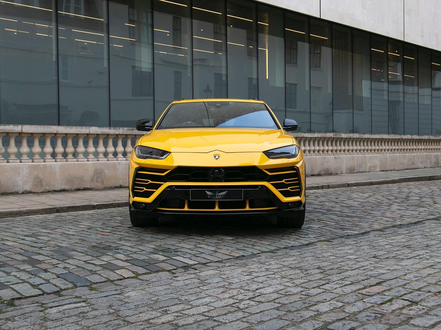 LAMBORGHINI URUS ESTATE 4.0T FSI V8 5dr Auto for sale UK - Slide 4