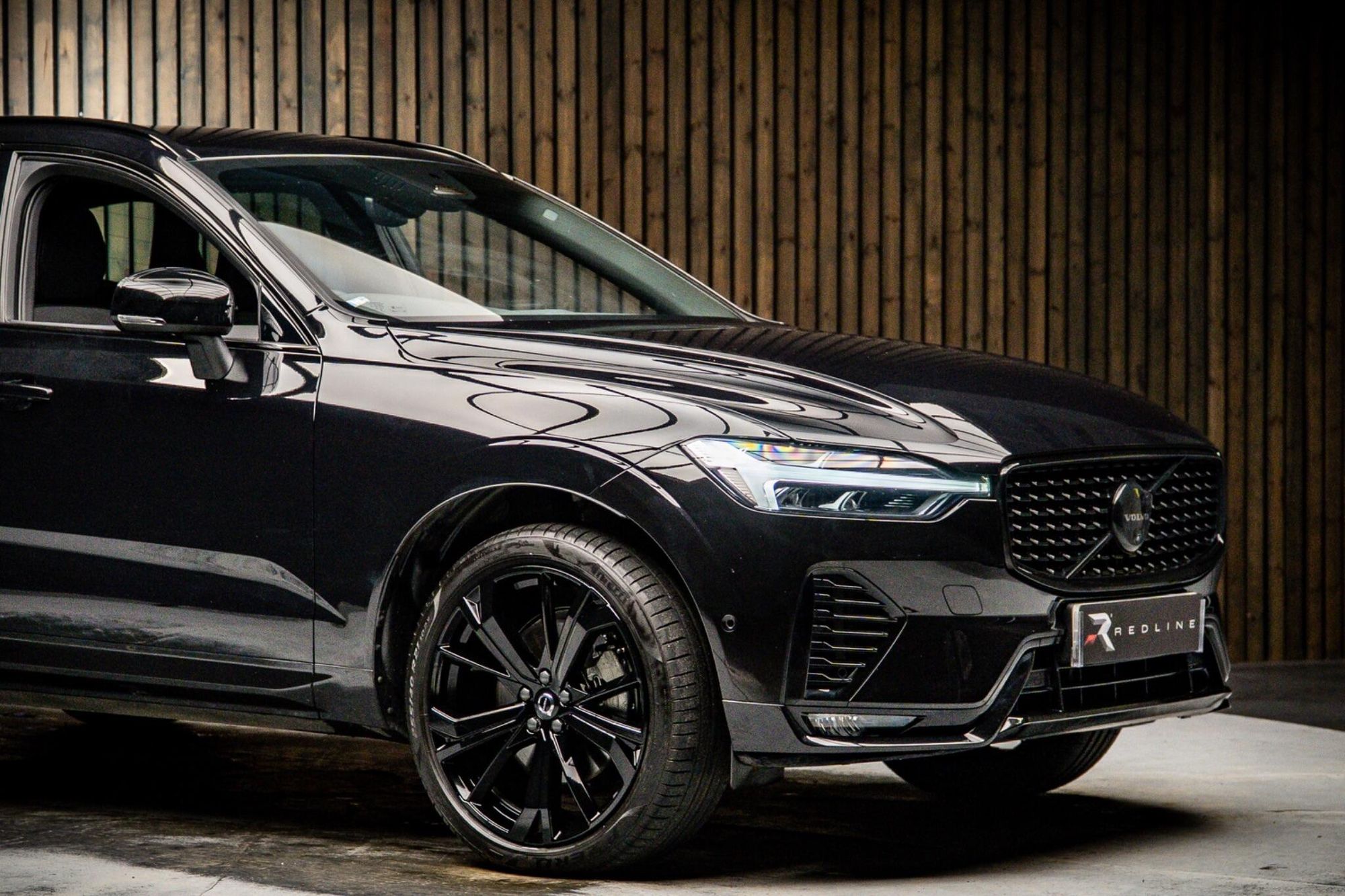 VOLVO XC60 ESTATE 2.0 B5P Plus Black Edition 5dr AWD Geartronic for sale UK - Slide 10