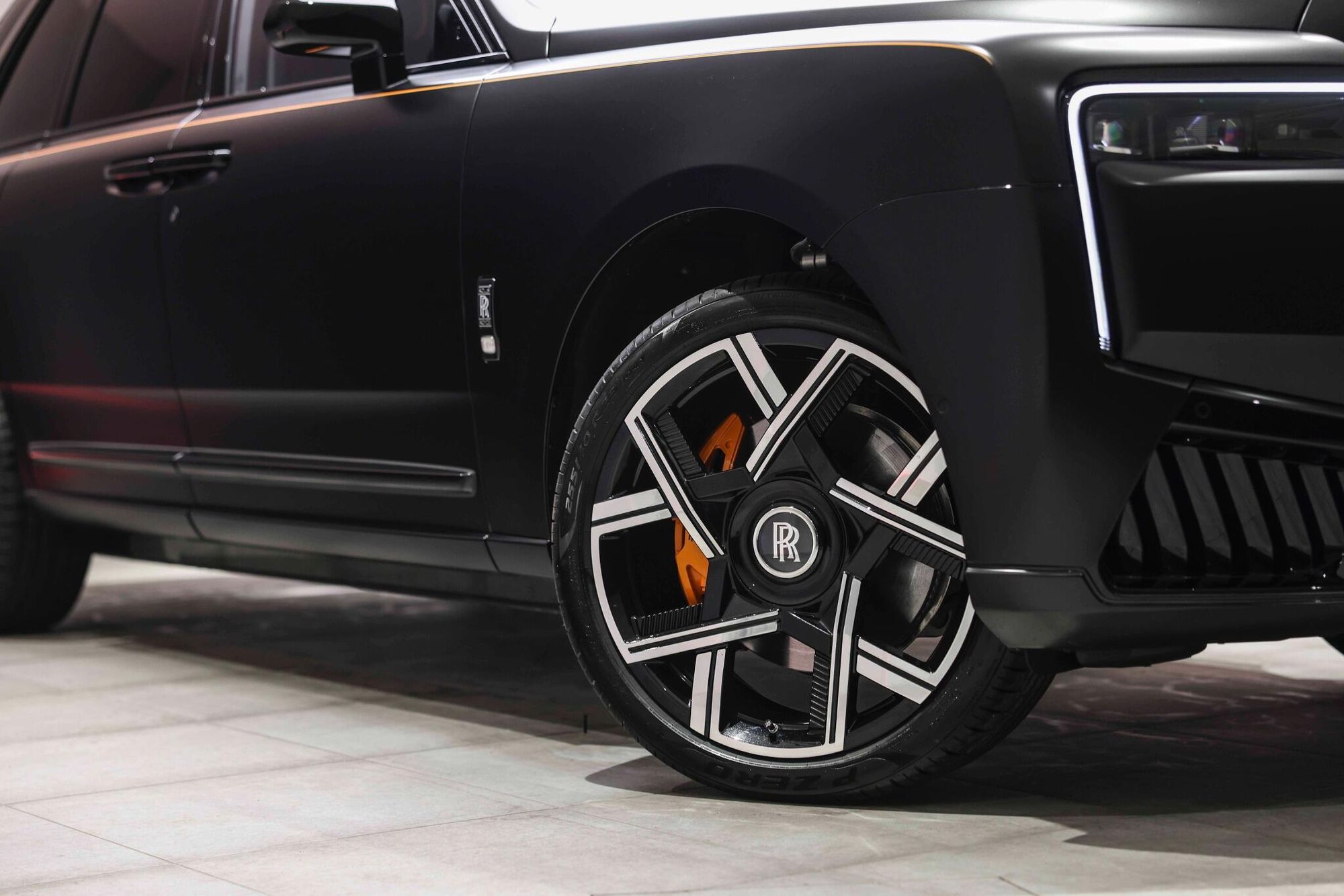 ROLLS-ROYCE CULLINAN ESTATE II Black Badge 5dr Auto for sale UK - Slide 4