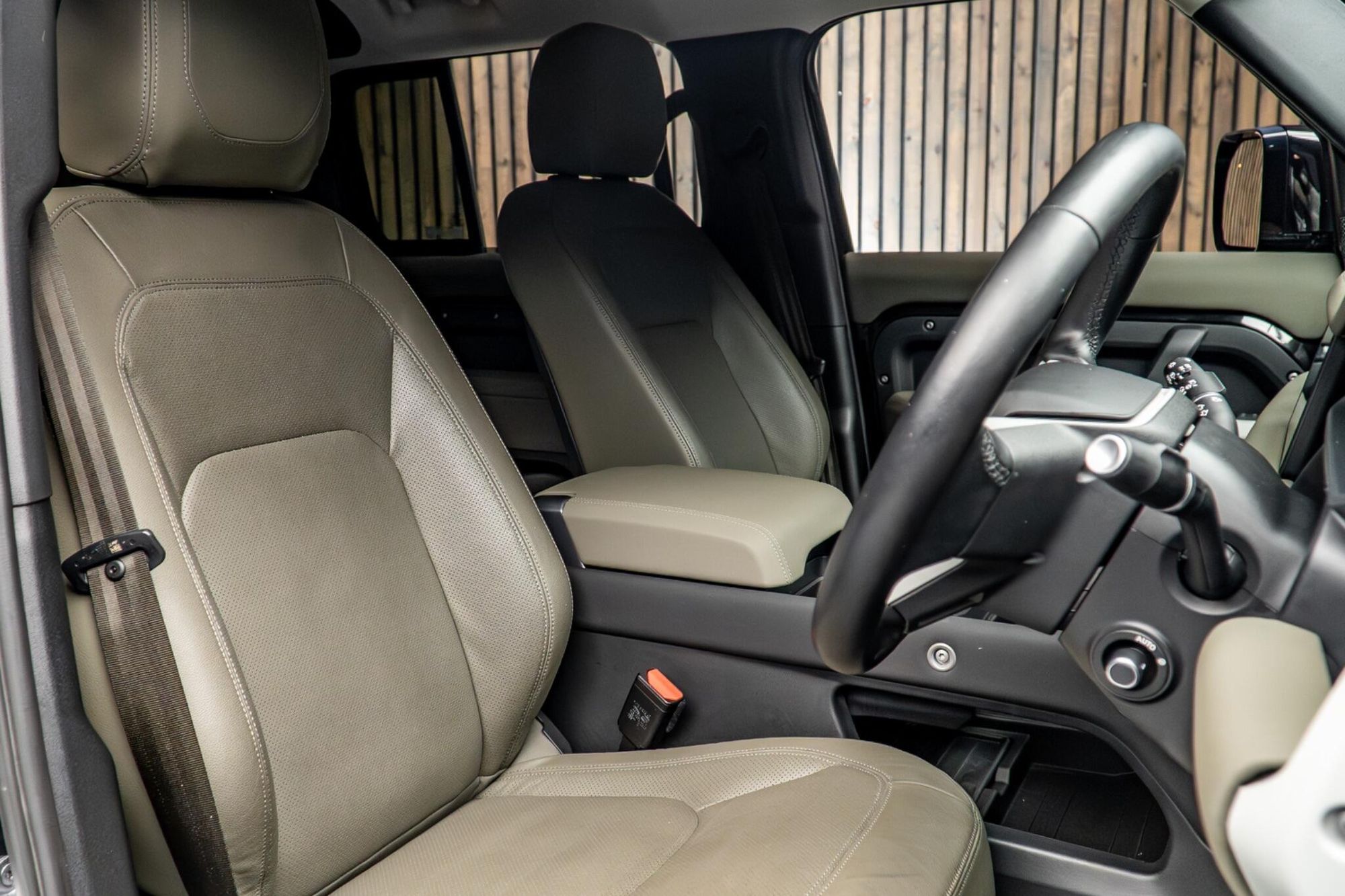 LAND ROVER DEFENDER ESTATE SPECIAL EDITIONS 2.0 P400e XS Edition 110 5dr Auto for sale UK - Slide 2