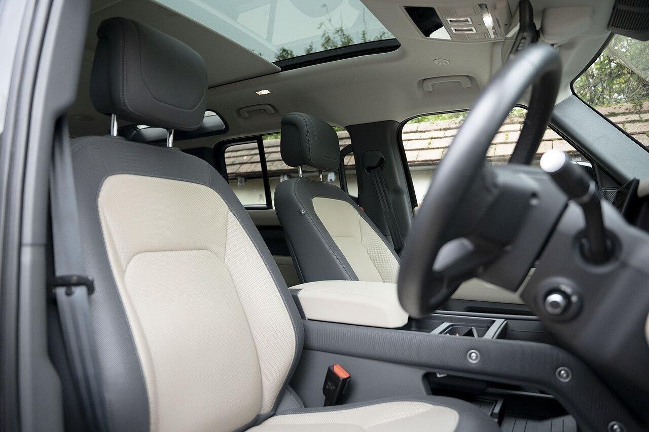 LAND ROVER DEFENDER DIESEL ESTATE 3.0 D300 X-Dynamic HSE 110 5dr Auto for sale UK - Slide 7