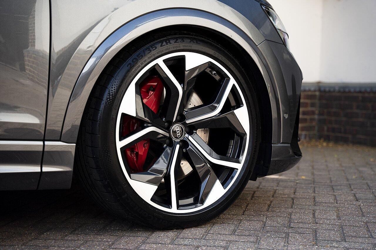 AUDI Q8 ESTATE SQ8 TFSI Quattro Vorsprung 5dr Tiptronic for sale UK - Slide 7