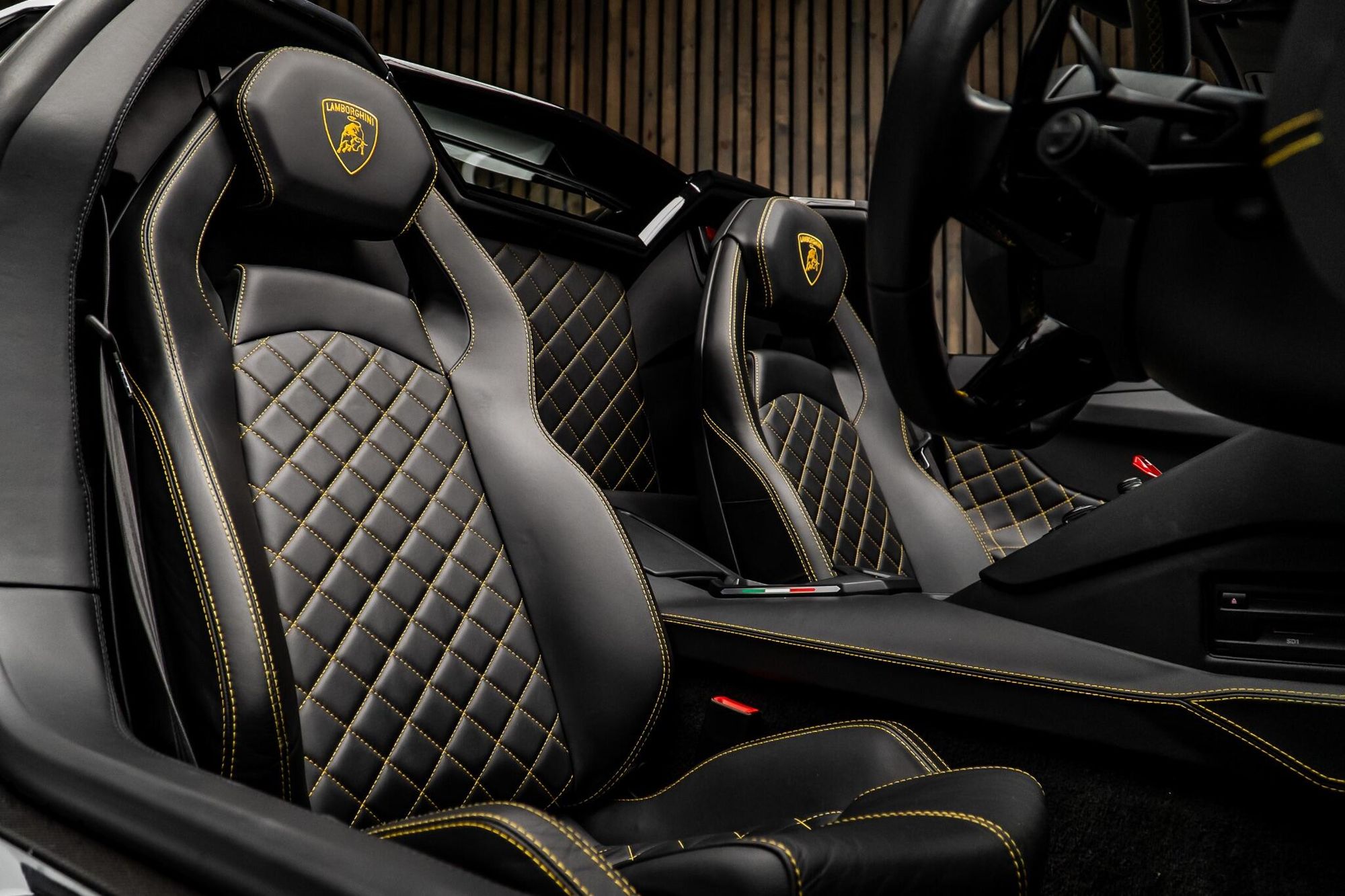 LAMBORGHINI AVENTADOR ROADSTER LP 740-4 S 2dr ISR for sale UK - Slide 2