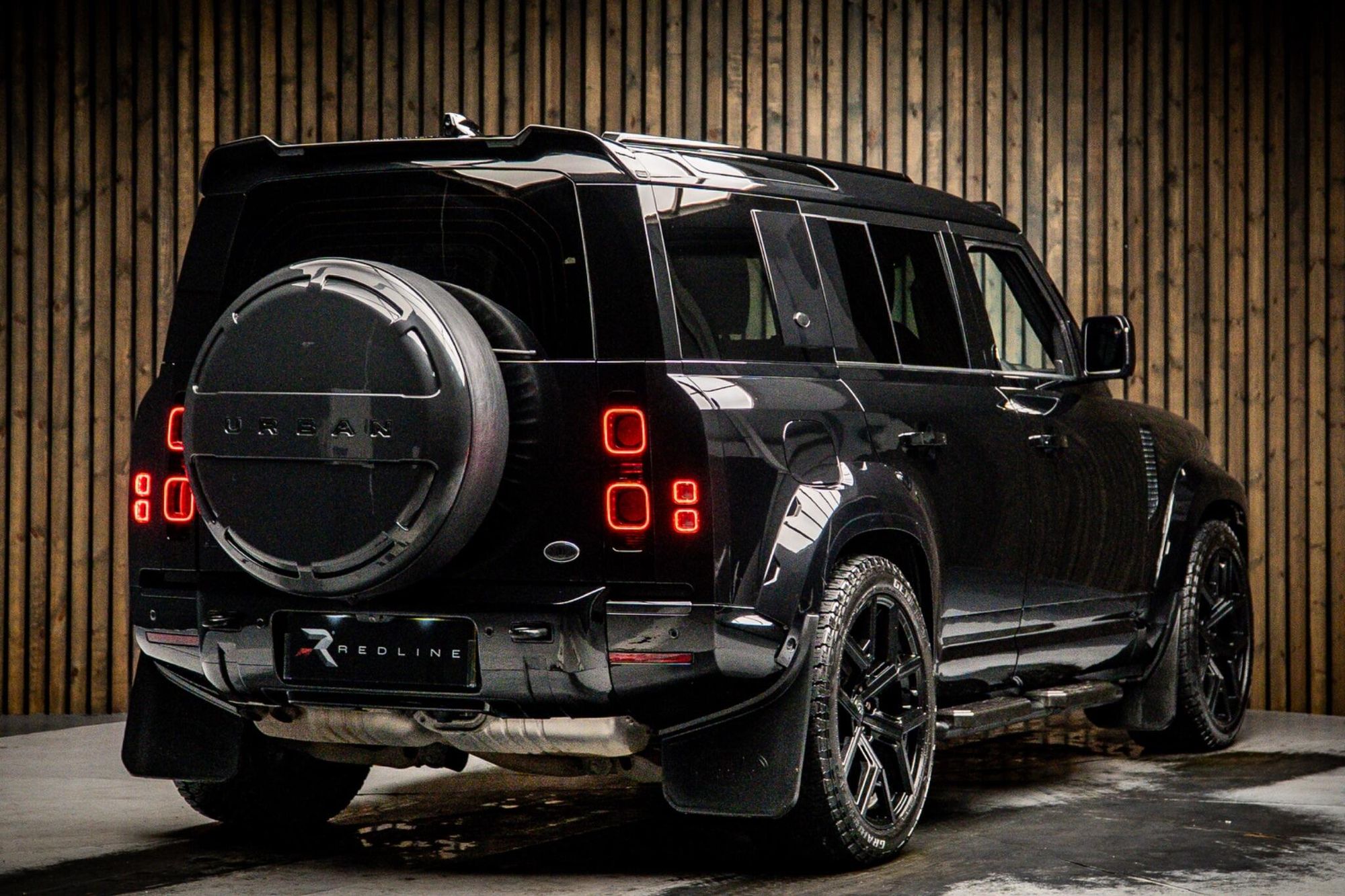 LAND ROVER DEFENDER DIESEL ESTATE 3.0 D300 X-Dynamic HSE 110 5dr Auto for sale UK - Slide 4