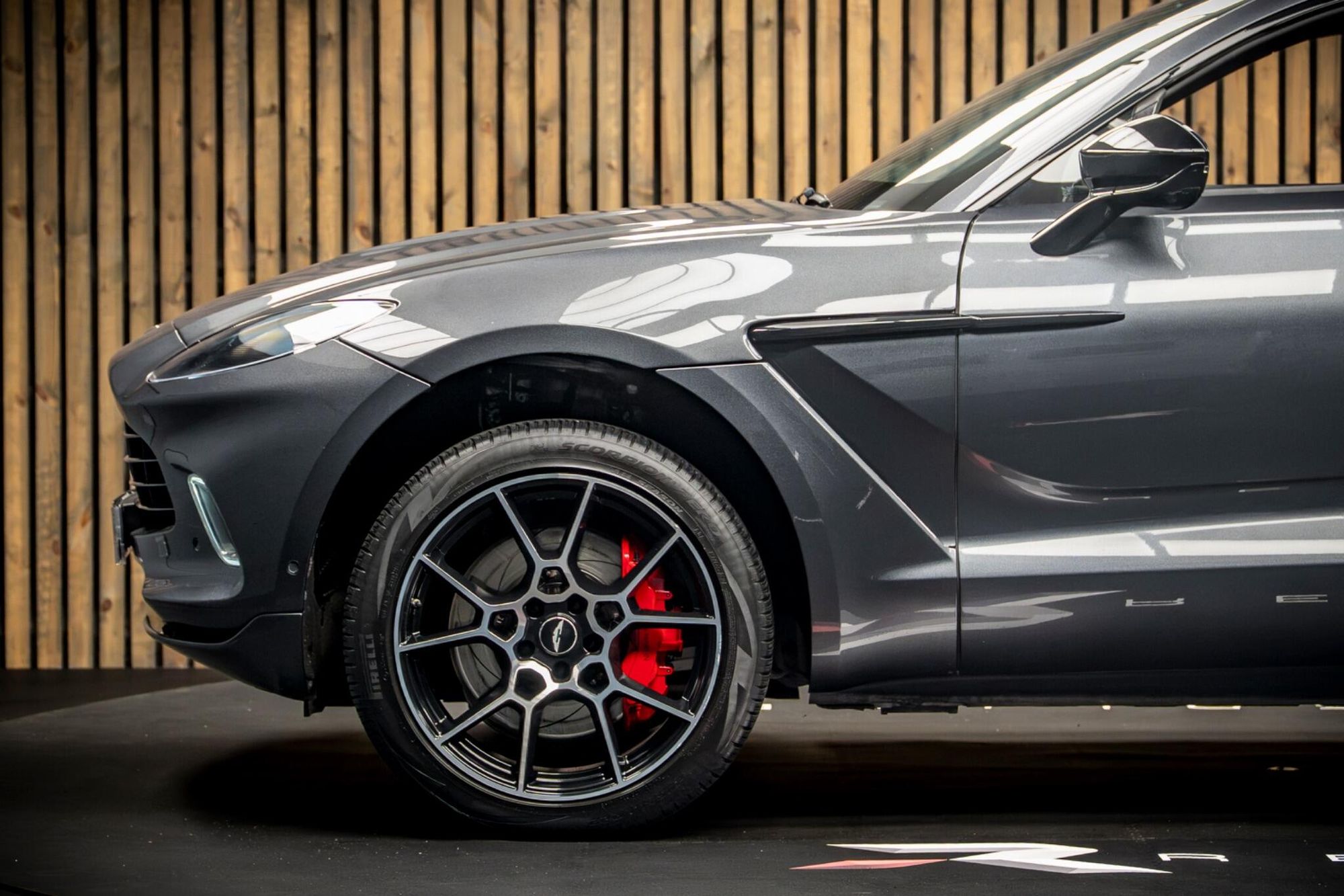 ASTON MARTIN DBX ESTATE V8 DBX707 5dr Touchtronic for sale UK - Slide 9