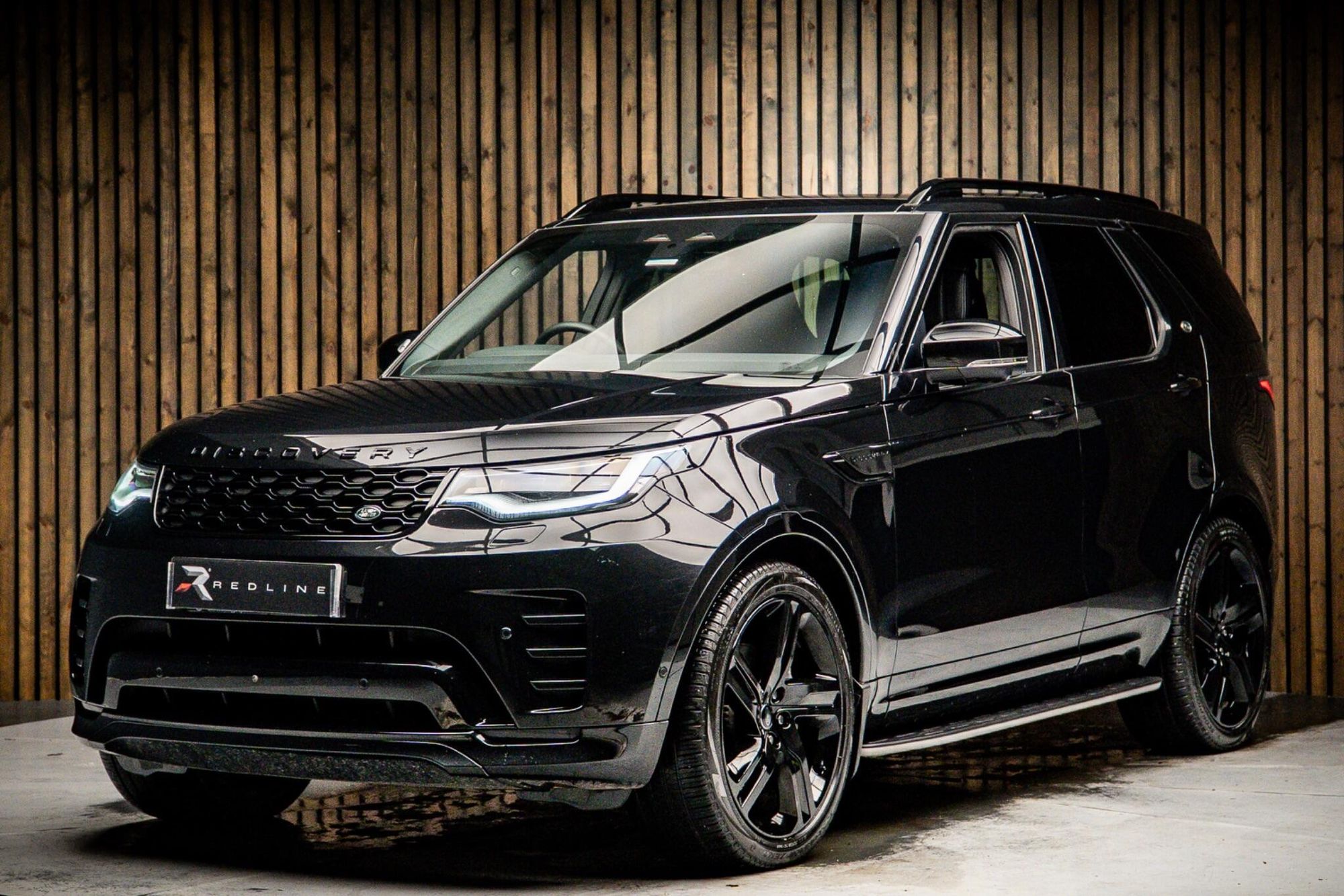 LAND ROVER DISCOVERY DIESEL SW 3.0 D300 R-Dynamic HSE 5dr Auto for sale UK - Slide 8